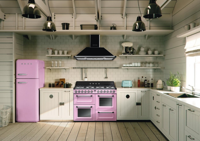 Mutfakta renkli ev aletleri