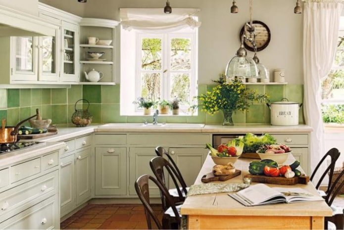 Nhà bếp với tạp dề xanh