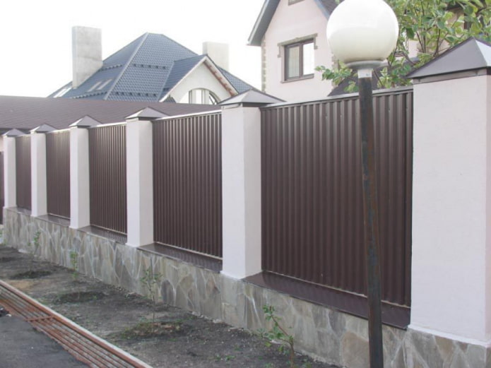 Gard din casă ondulată pentru casă