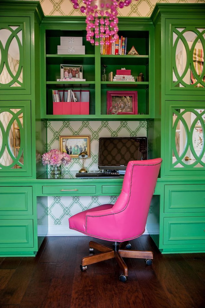 lyserøde møbler i interiøret
