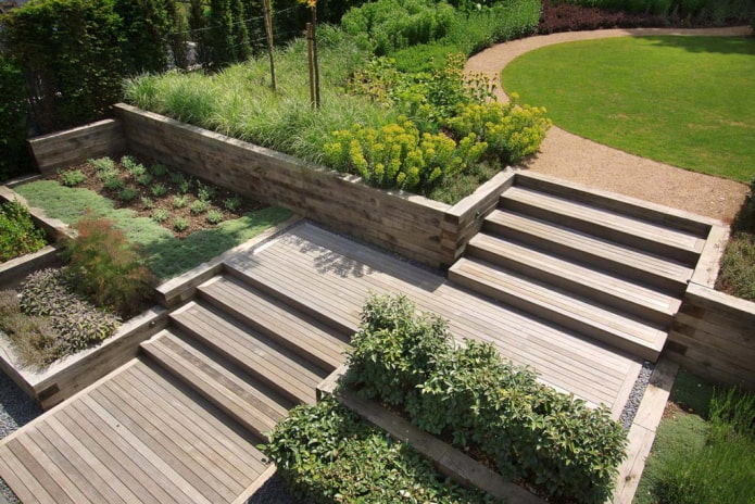 terrazze in legno in giardino