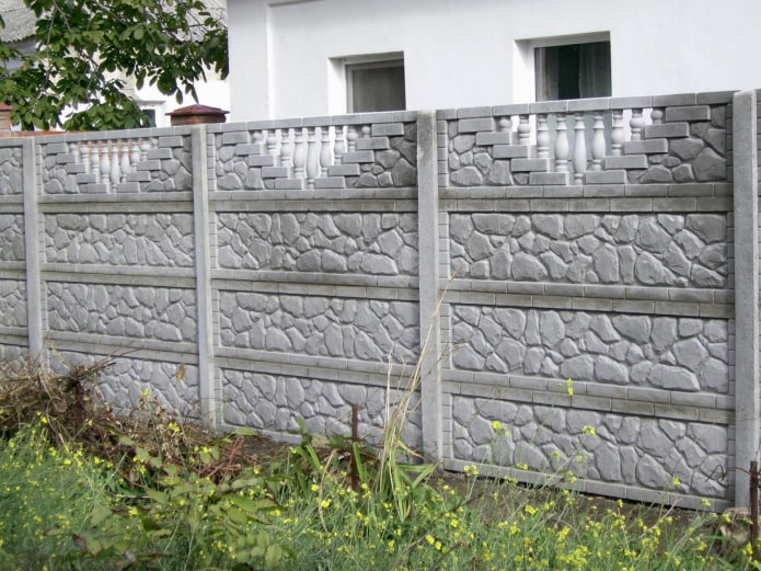 gard de beton sub piatră