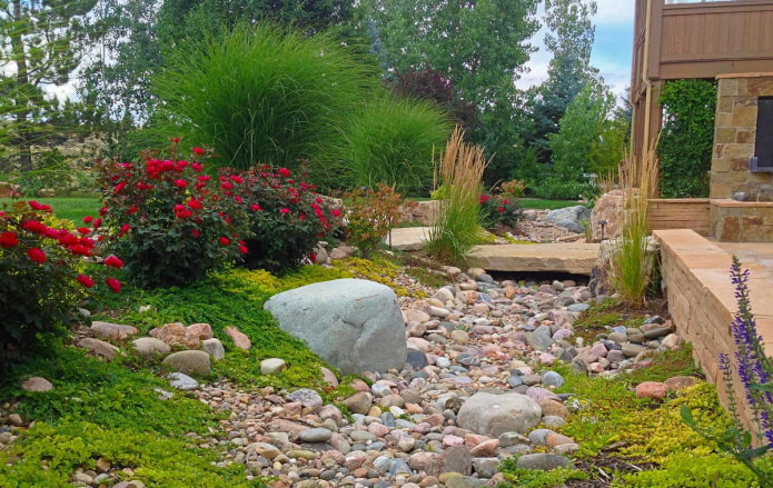 đá trong thiết kế sân vườn