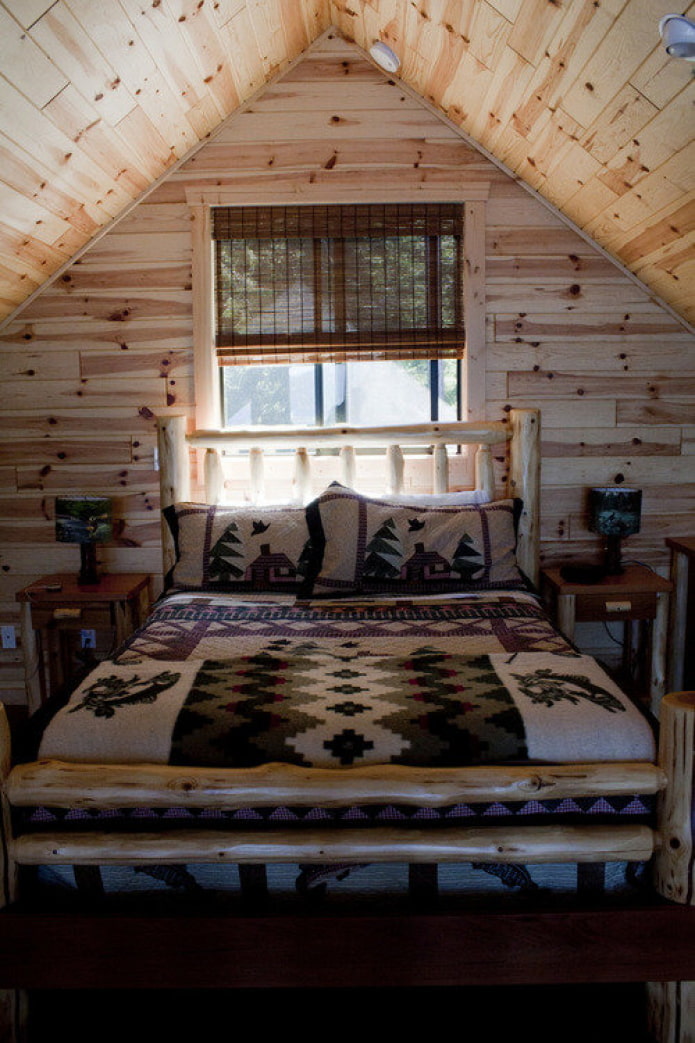 kalnu kotedžas stila guļamistaba