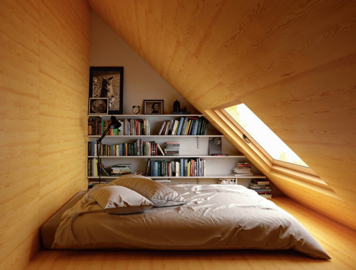 малка спалня на тавана
