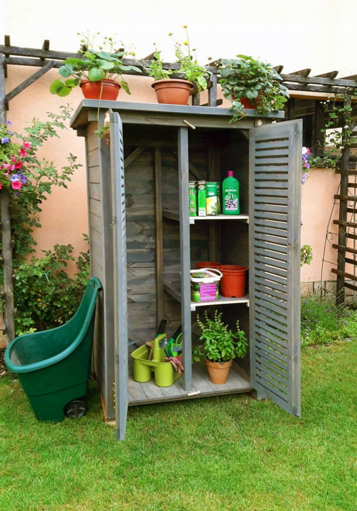 Градински шкаф за инструменти