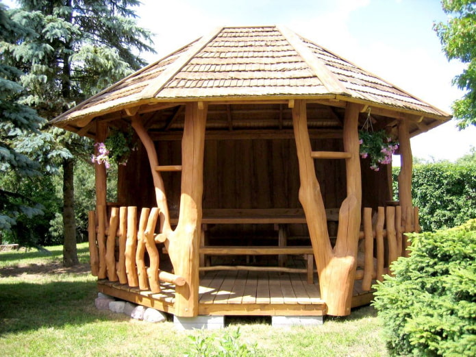 altana wykonana z drewna