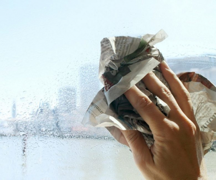 spălarea geamurilor cu ziar