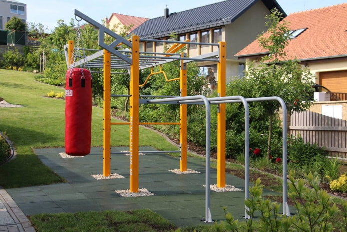 phòng tập thể dục trong vườn