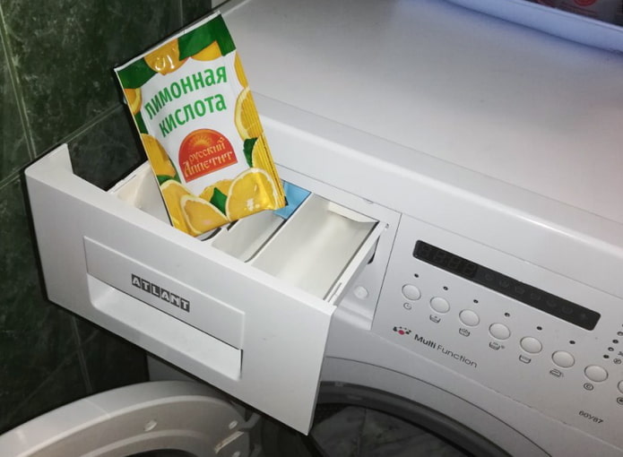 Veļas mazgājamā mašīna citronskābe