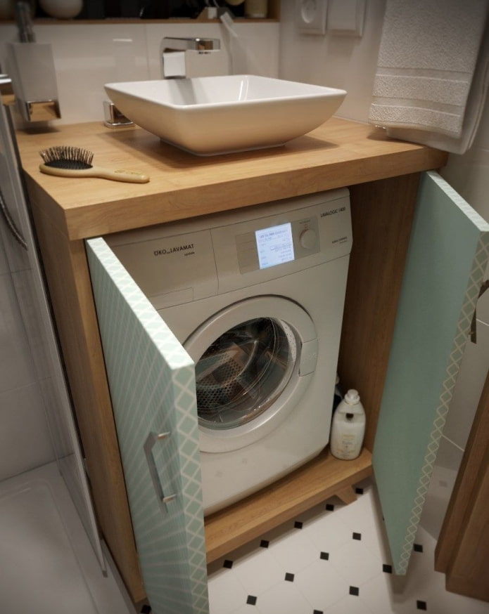 Machine à laver dans une armoire