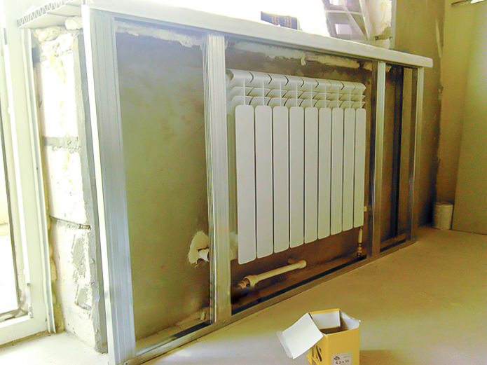 Het radiatorframe installeren