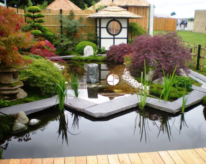 záhradný dekor v japonskom štýle