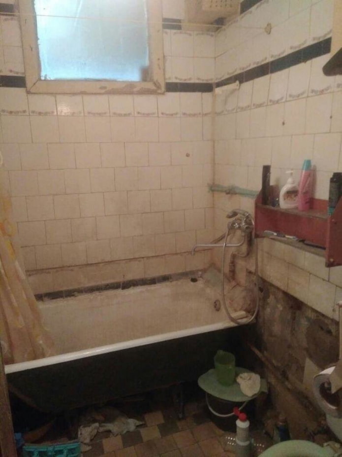 Kylpyhuone ennen kunnostusta