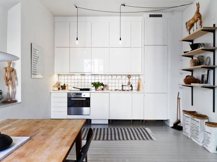 witte keuken tot aan het plafond
