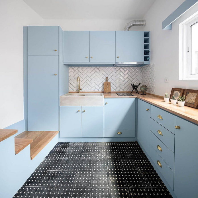 kampinė virtuvė mėlyna