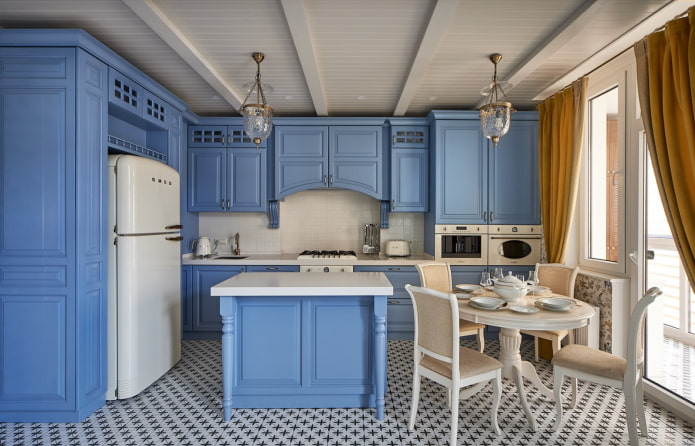 blauwe keuken in klassieke stijl