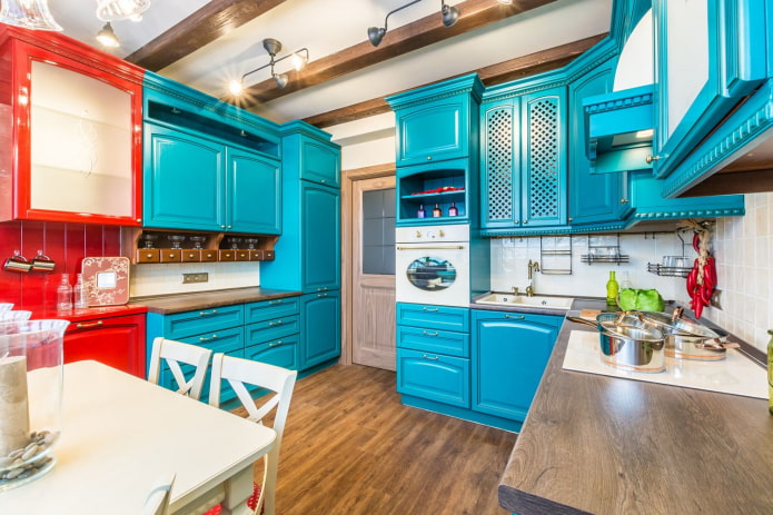 dapur biru dengan warna merah