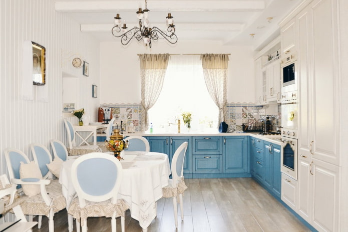 tafelkleed voor blauwe keuken