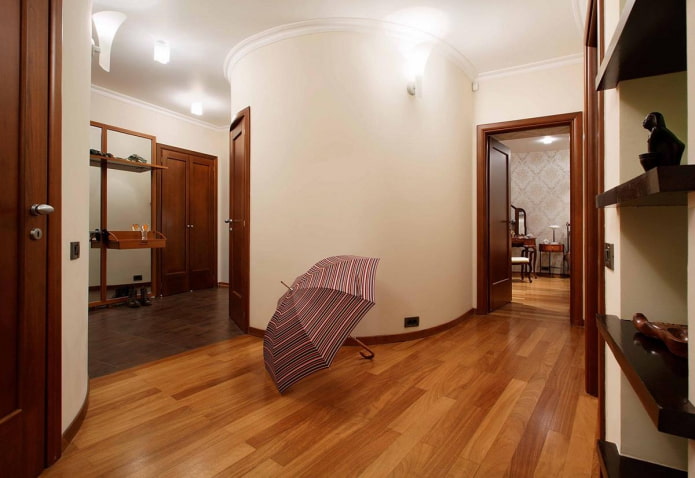 sàn gỗ ở hành lang