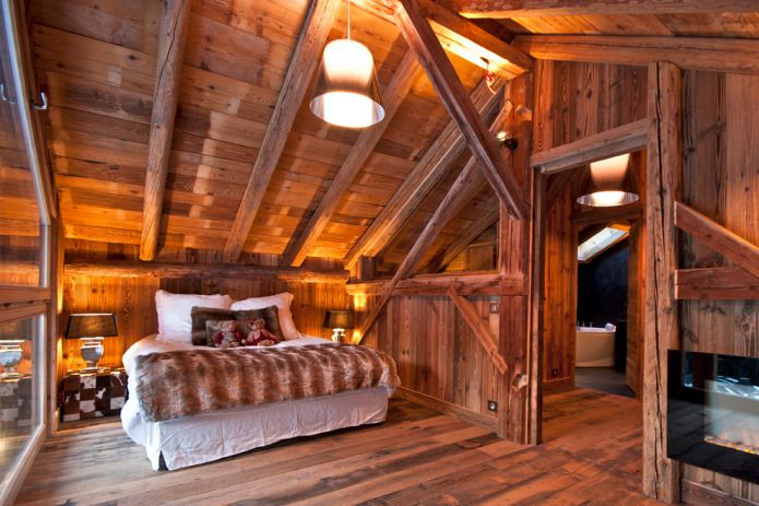 soveværelse med træloft