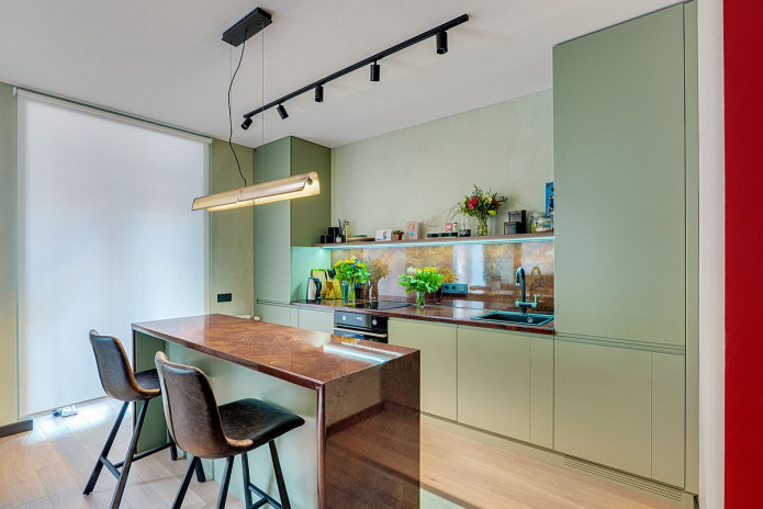 virtuvė su matiniais žaliais fasadais