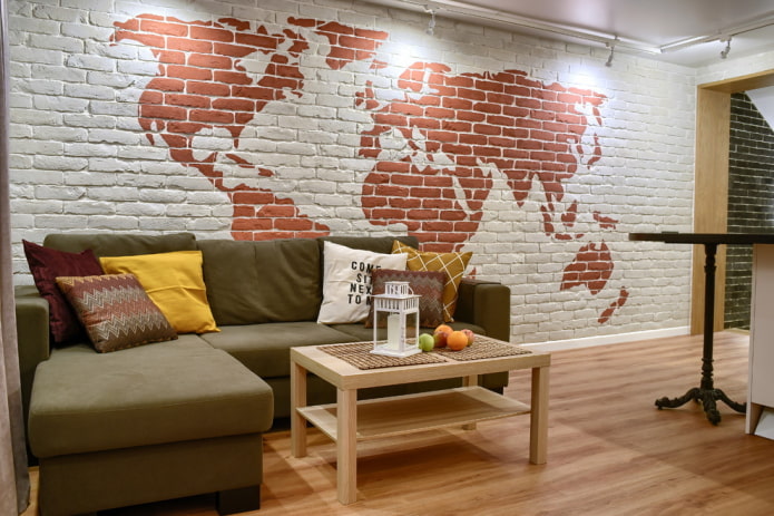 Muro di mattoni con mappa del mondo