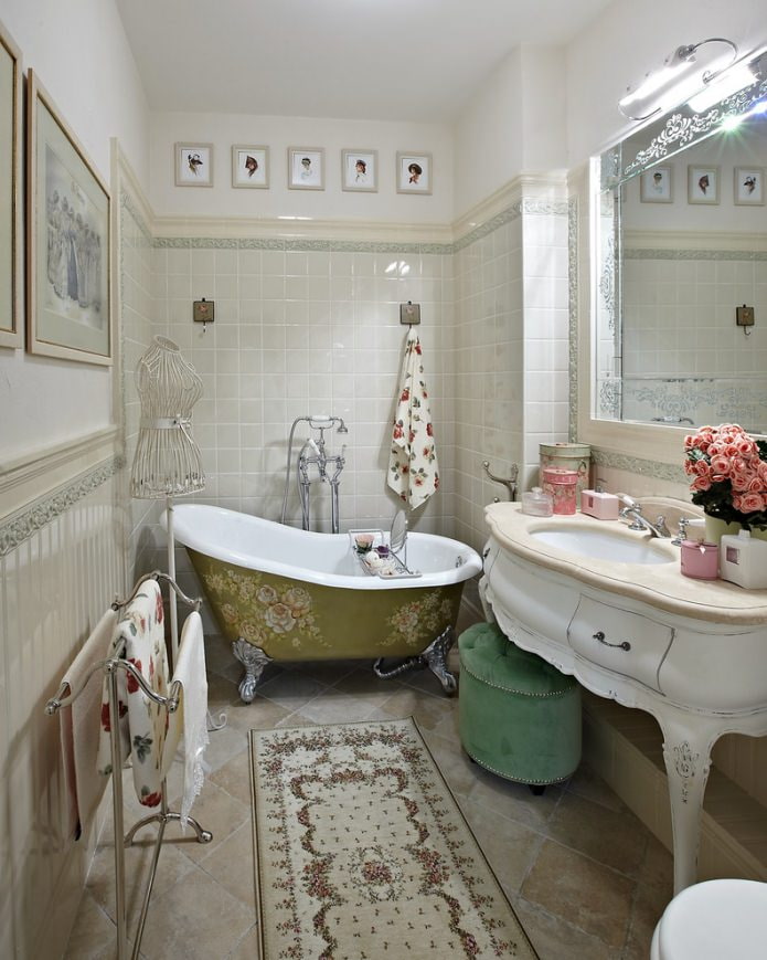 motif floral de salle de bain peint