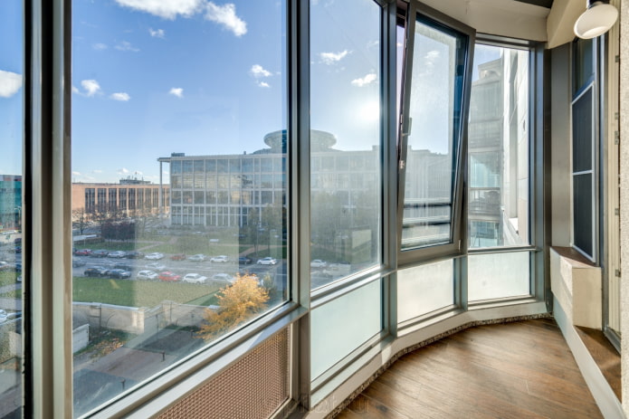 okná s dvojitým zasklením na balkón