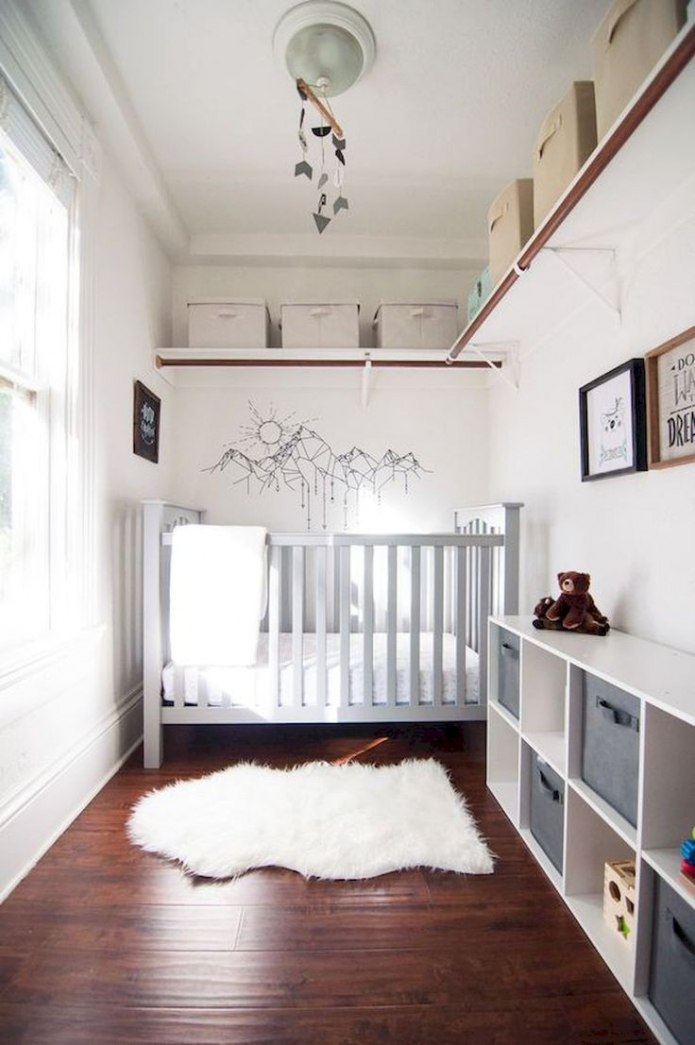 babybedje in een kleine kamer