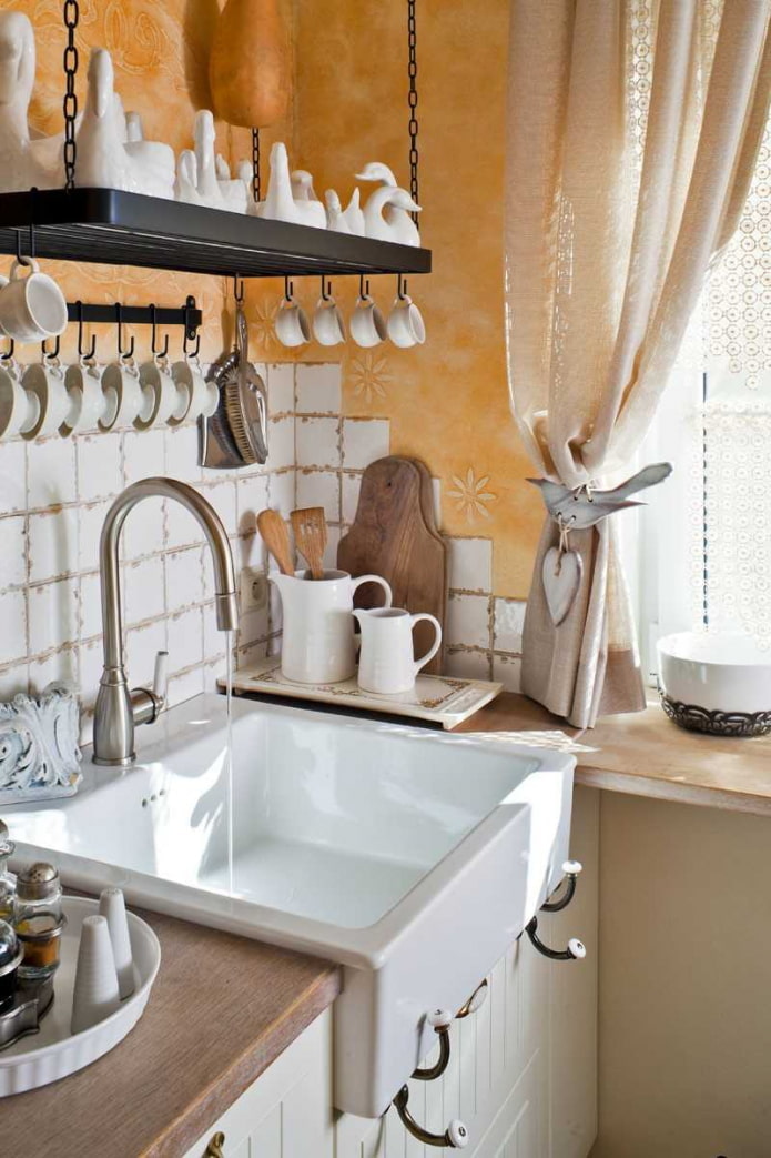 sink putih di dapur