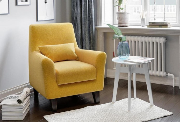 żółty fotel z poduszką
