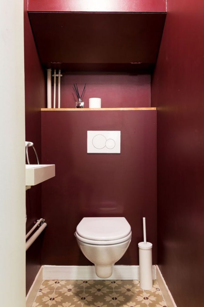 nhà vệ sinh màu đỏ tía