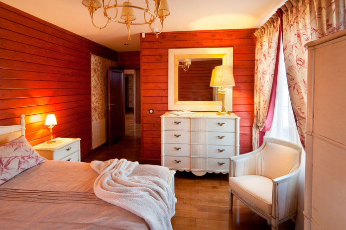 ściany w sypialni wykonane z drewna