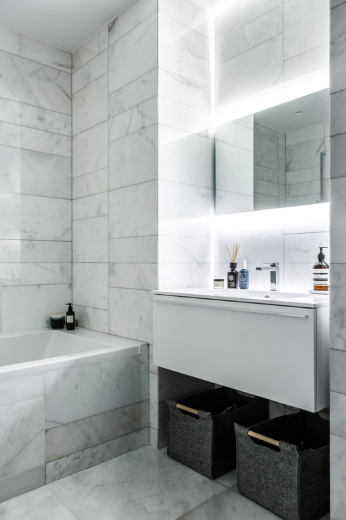 balta marmora vannas istaba