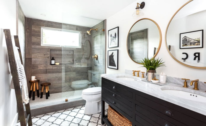 zwart-witte badkamer met hout