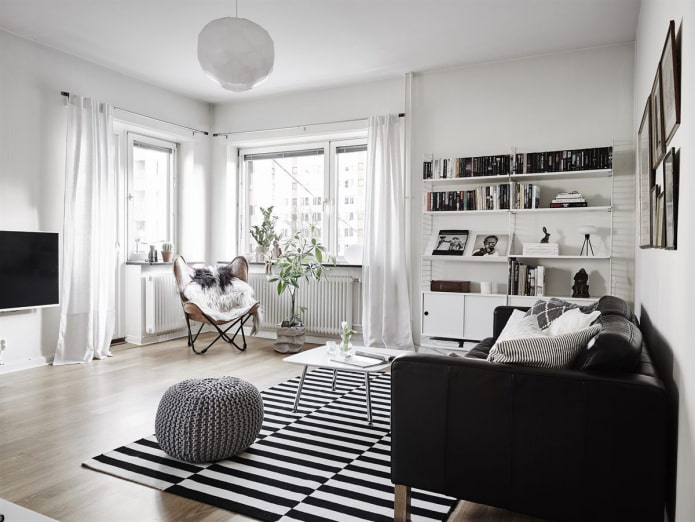 černobílý obývací pokoj