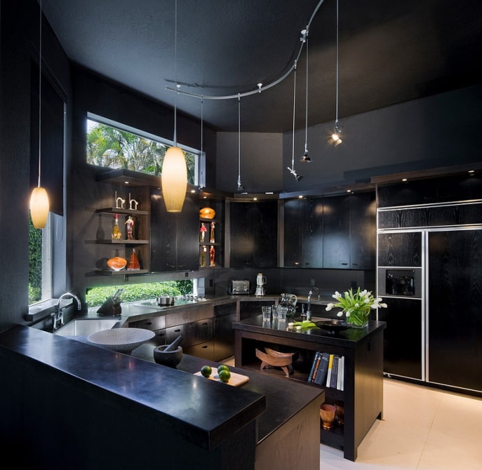 zwarte muren en plafond in de keuken