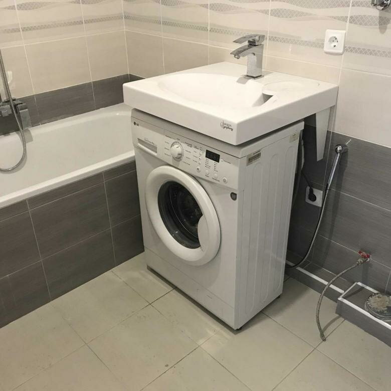 pievienojot veļas mašīnu vannas istabā