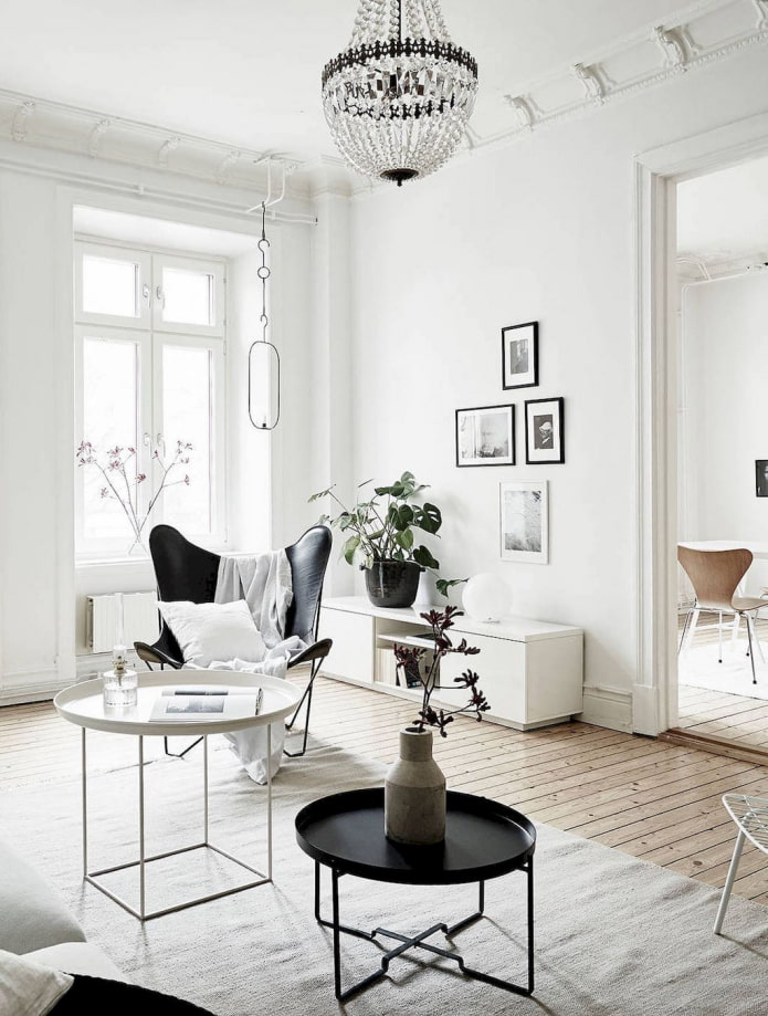 bílý interiér ve skandinávském stylu