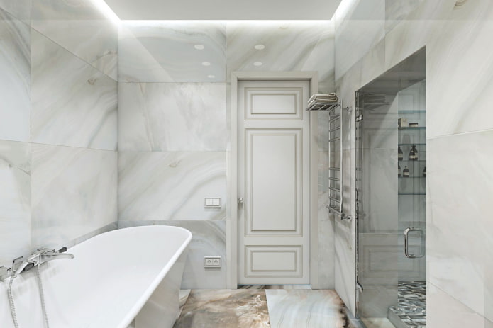marbre a les parets del bany