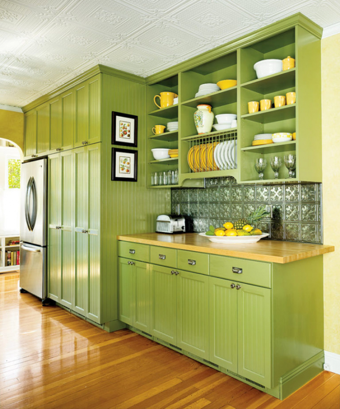 vihreä ja keltainen keittiö
