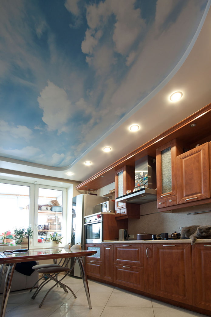 oświetlenie sufitowe w kuchni
