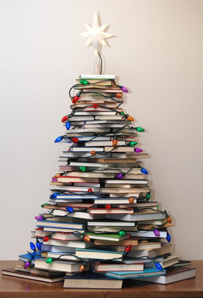 Vianočný stromček z kníh