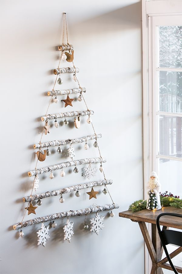 Çubuklardan yapılmış Noel ağacı