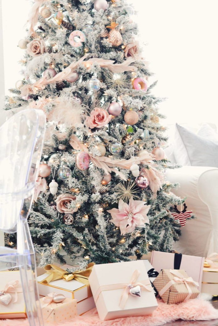 Christmas tree na may kulay na pastel