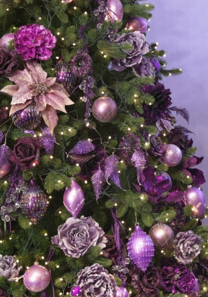 Sapin de Noël aux couleurs lilas