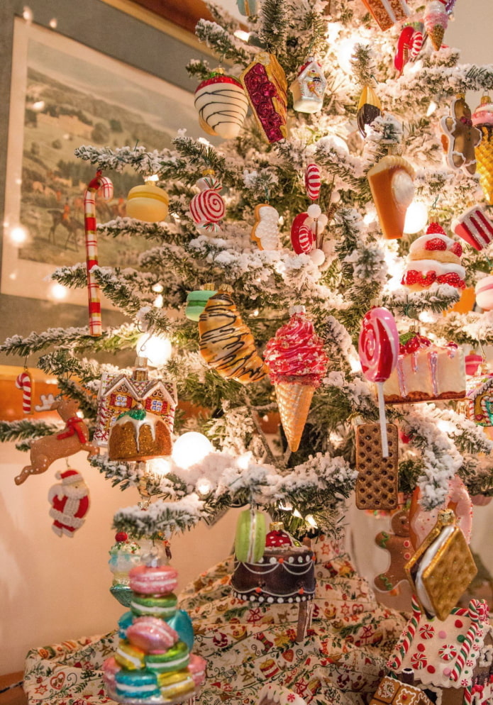 شجرة عيد الميلاد مع الحلويات