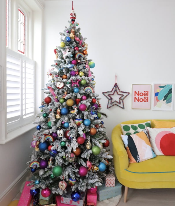 شجرة عيد الميلاد الساطعة