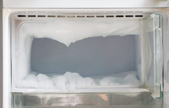 gelo nel congelatore